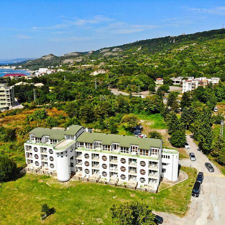 Saint George Hotel 1 Baltsjik Buitenkant foto